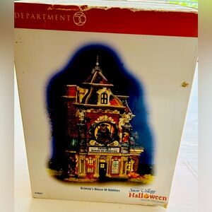 Department 56 Halloween Village Grimsly's House of Oddities  799935